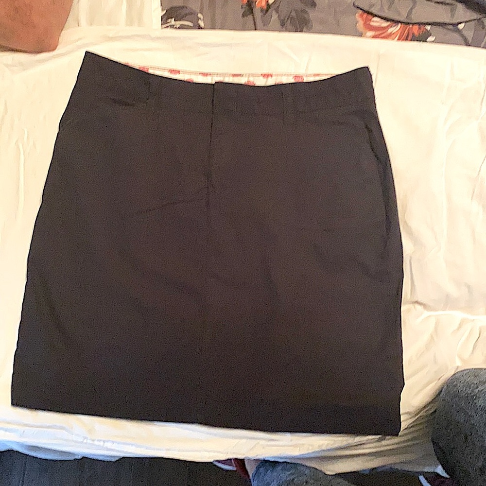 Gently used Dickies black mini shirt, with lot’s of life left😊